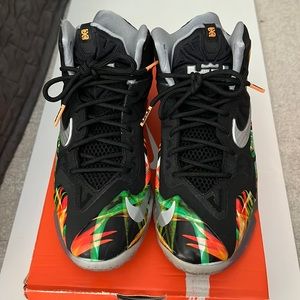 Gently Used Nike Lebron XI Everglades - size 4Y woman 5.5